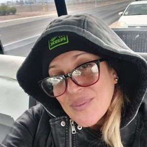 Meet your Posher, Yanet